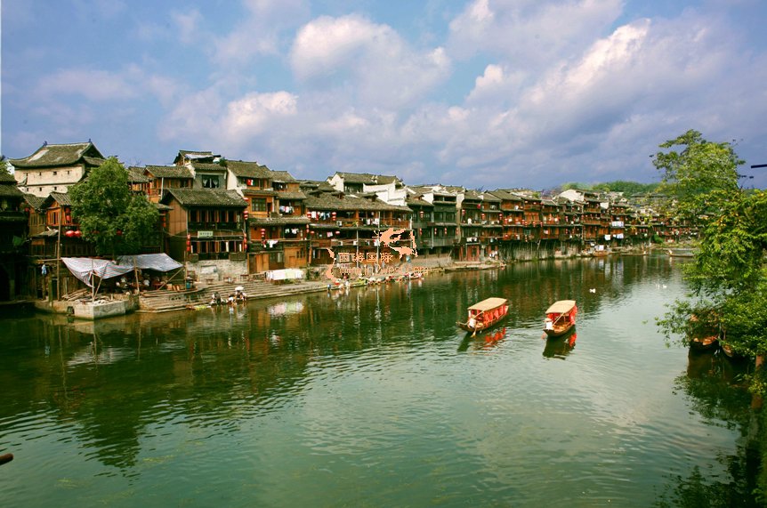 張家界、寶峰湖、芙蓉鎮(zhèn)、鳳凰古城、天門(mén)山玻